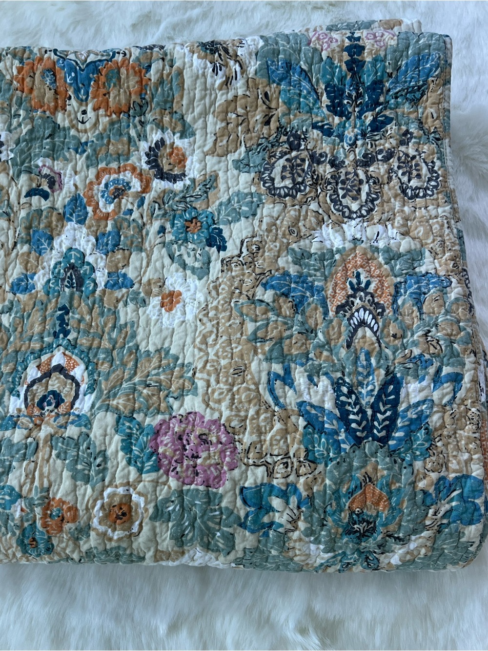 Floral Quilted Quilt Reversible quilt   European Farmhouse style 90”x87” Queen